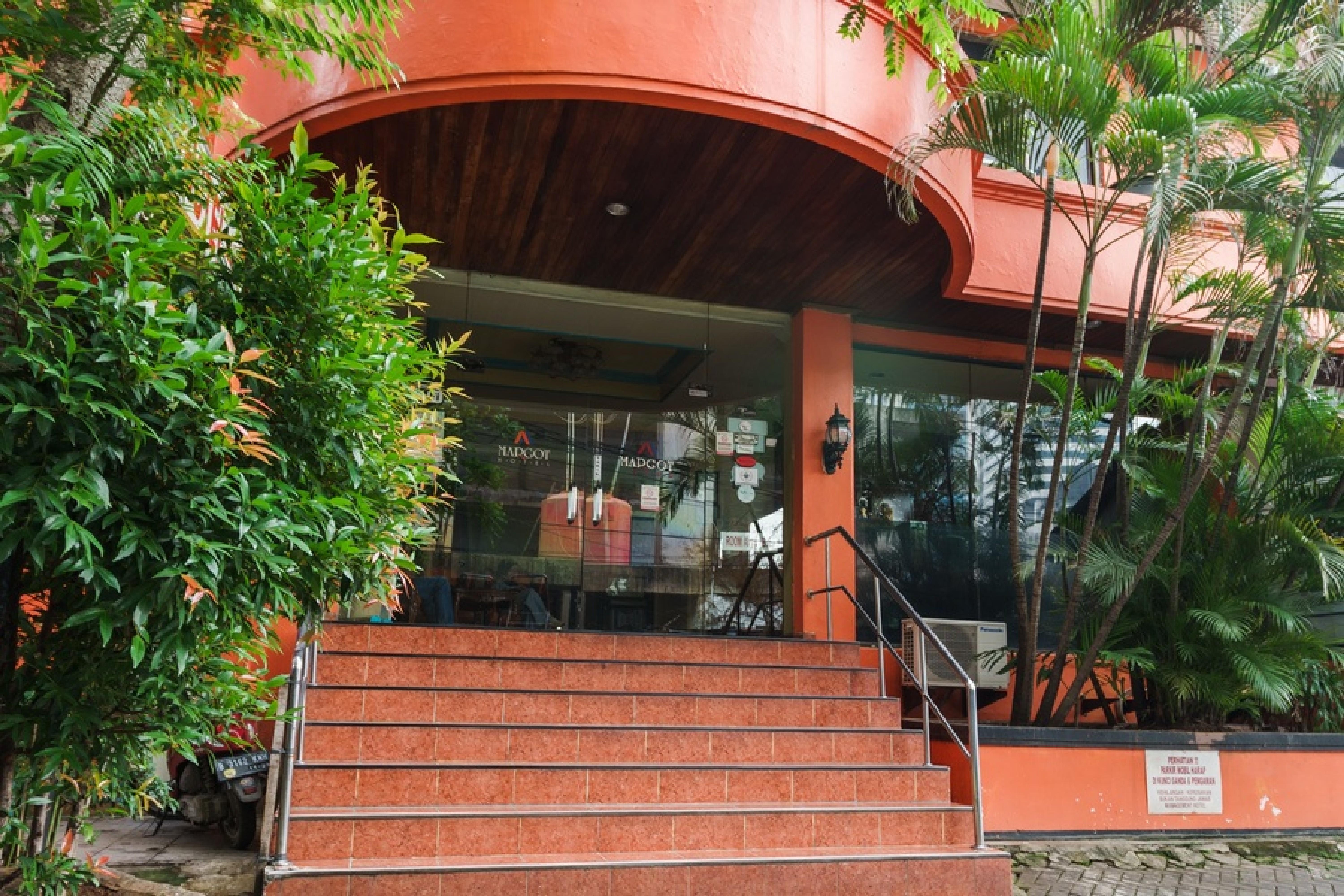 Reddoorz @ Jalan Jaksa Джакарта Экстерьер фото